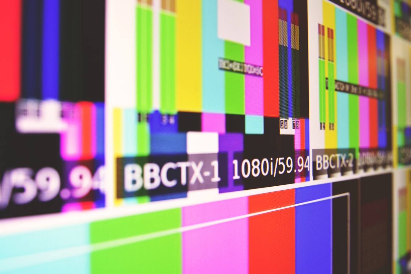 How to add a PNG overlay on a video using FFmpeg